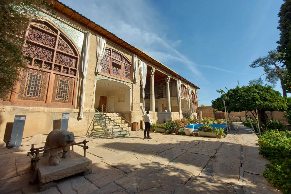 عمارت و موزه سنگ هفت تنان